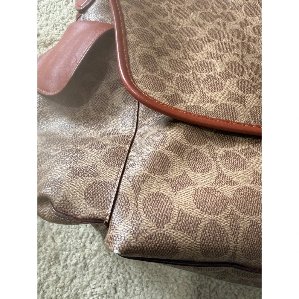 Authentic Coach Baby Messenger Bag in Signature Canvas Rust - Picture 5 of 10